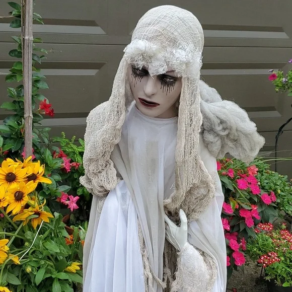 50" Lighted Halloween Scary Bride - Picture 4 of 11